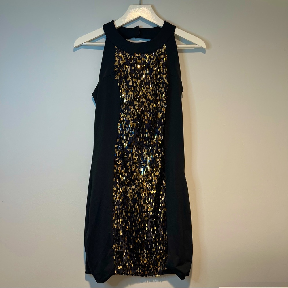 DASH by Kardashian little black gold sequin racer neck cocktail dress 🖤🫒🪩🍸